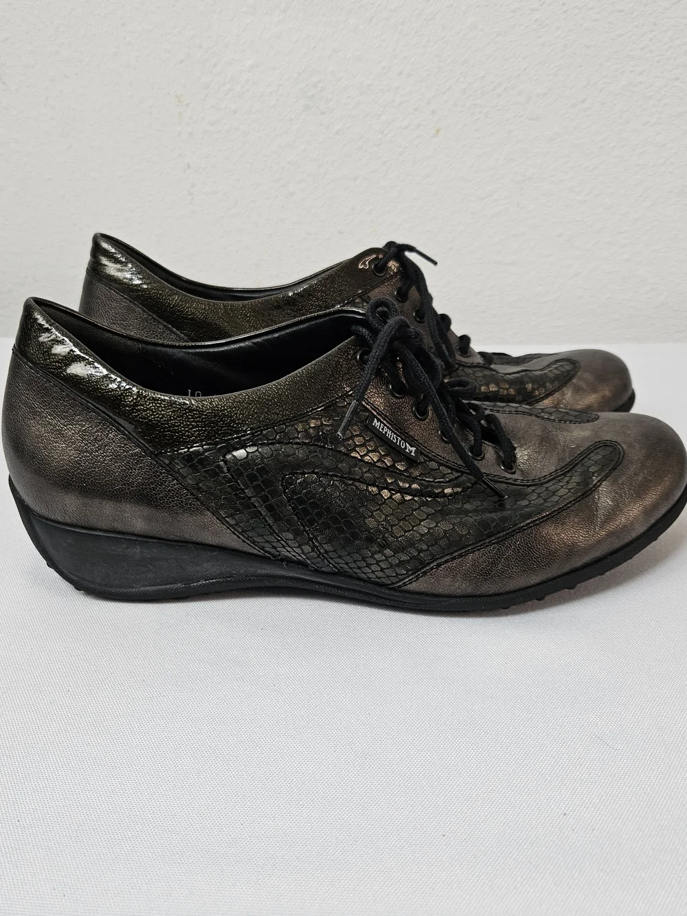 Mephisto Women's Metallic Olive Lace-Up Comfort Shoes Size 8.5